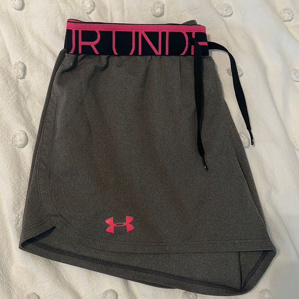 Under Armour shorts size M